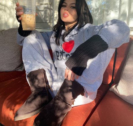 陸軍の熟女オンリーファンズ ポルノ ギャラリー