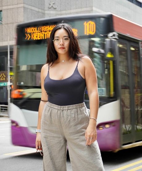 Mathilda Huang ポルノモデル 写真