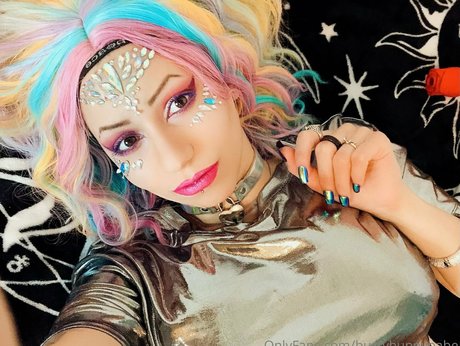 bustybunnybabe ポルノモデル 写真