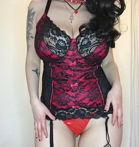 bustybunnybabe ポルノモデル 写真