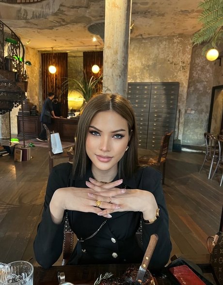 ginasexyladyboy トップポルノスター ギャラリー