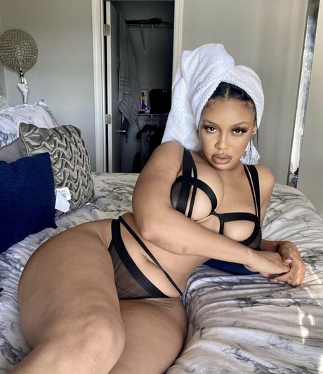 tylercamile アートモデル 画像