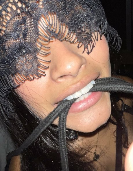 後背位オンリーファンズ ヌード 写真