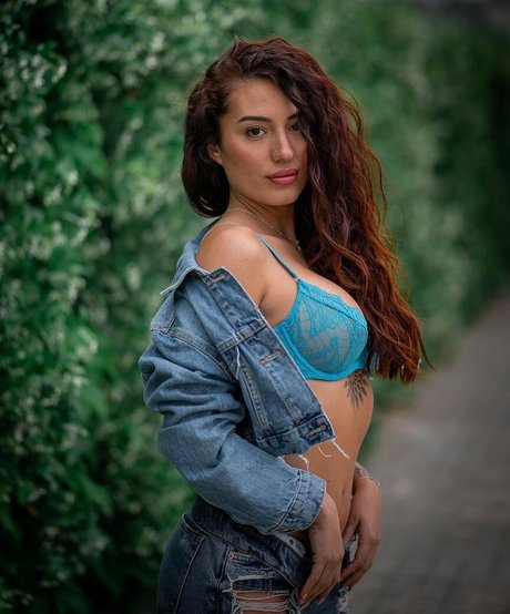 ティーンランジェリーオンリーファンズ えろ 画像