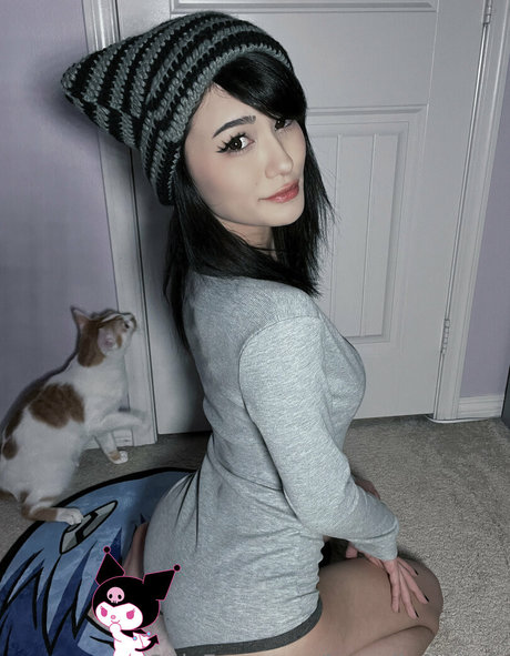 harmonyeva エロティックなモデル 写真