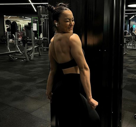 Hale Cabbar 可愛いモデル 写真