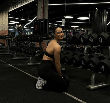 Hale Cabbar 最高のスター 写真