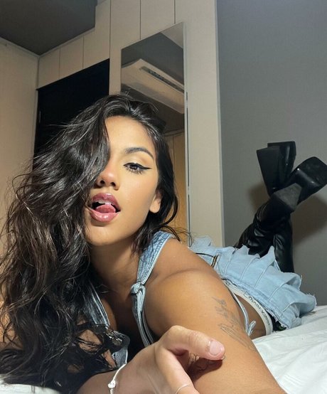 Julia Britz セックスモデル 画像