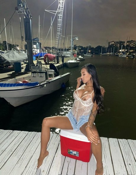 肉厚熟女オンリーファンズ ホット 写真