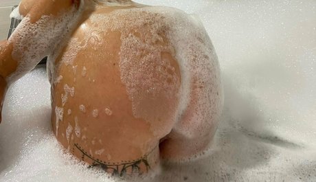 ティーンレズビアンオンリーファンズ ヌード 写真