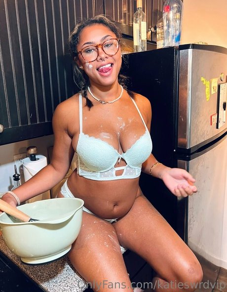 katieswrdvip アート女優 写真