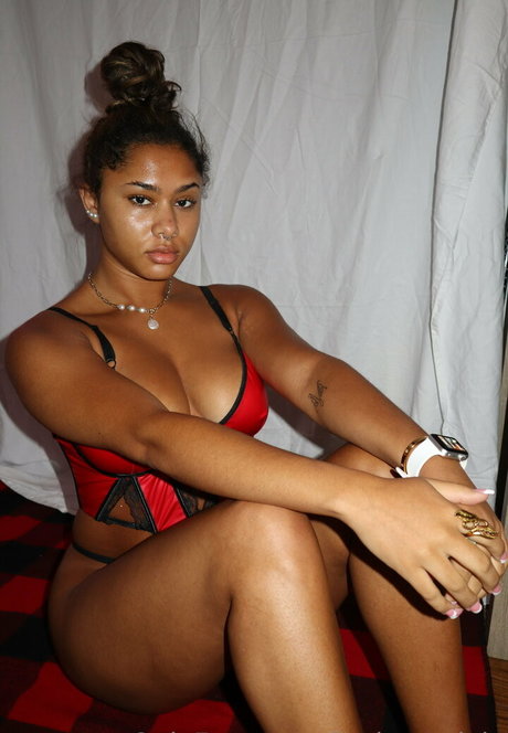 katieswrdvip 高品質モデル 画像