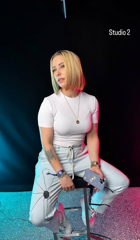 Julia Hardy スター 裸 写真