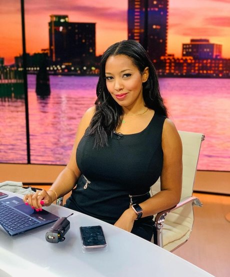 黒人ティーンのプッシーオンリーファンズ セクシーヌード 画像