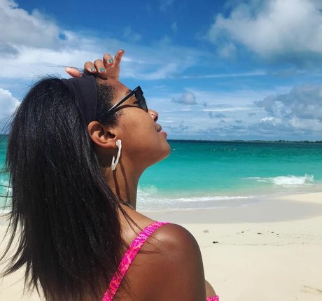 Local TV Presenters アートモデル 写真