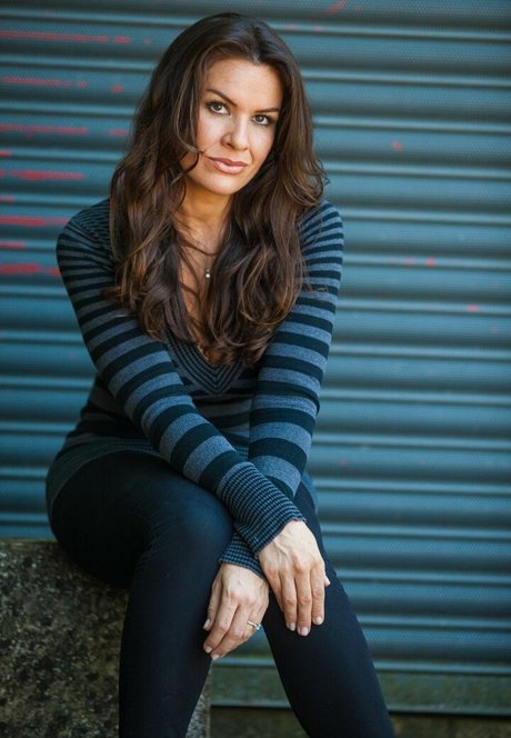 老母オンリーファン アート裸 画像