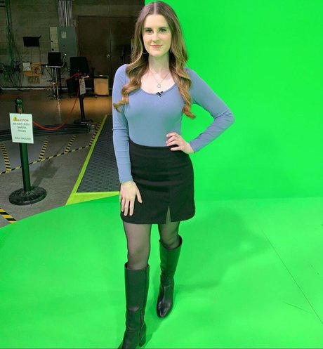 Local TV Presenters 裸のポルノスター 写真