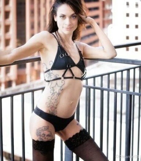 弁護士オンリーファンズ パーフェクト 写真