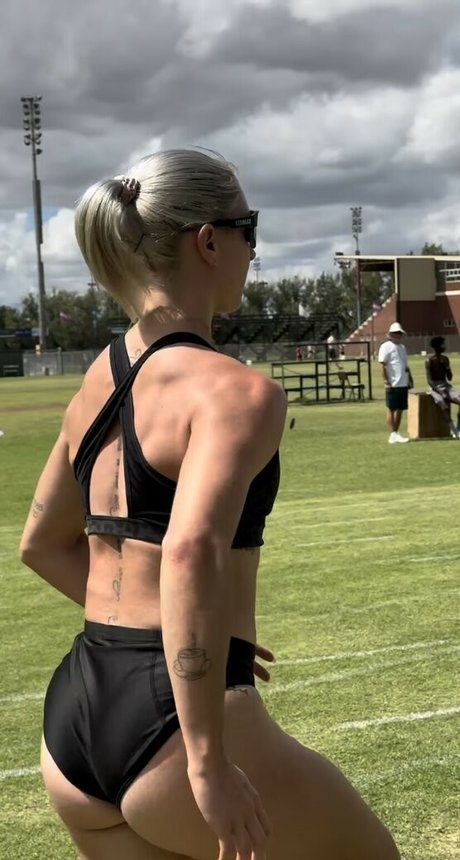 Kaja Debevec かわいいポルノスター 写真