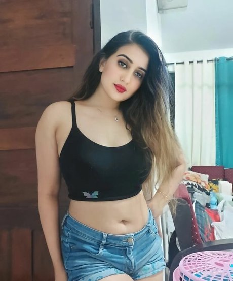 曲線美のブロンドオンリーファンズ アダルト無料 写真