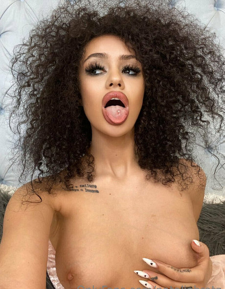 小柄なBBC オンリーファンズ 美しい 写真