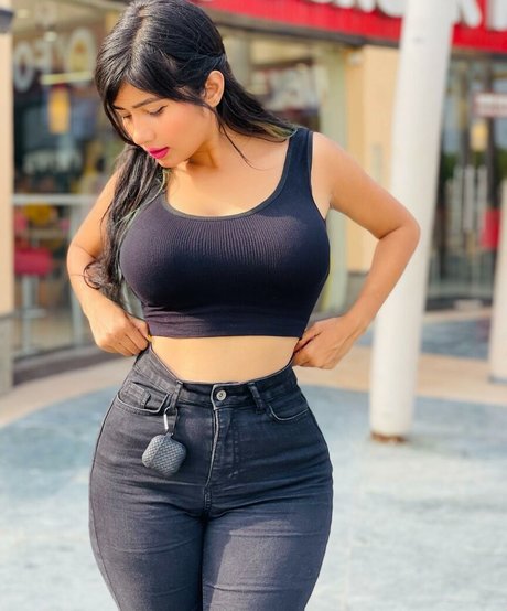 シャワー3P オンリーファンズ えろ 画像