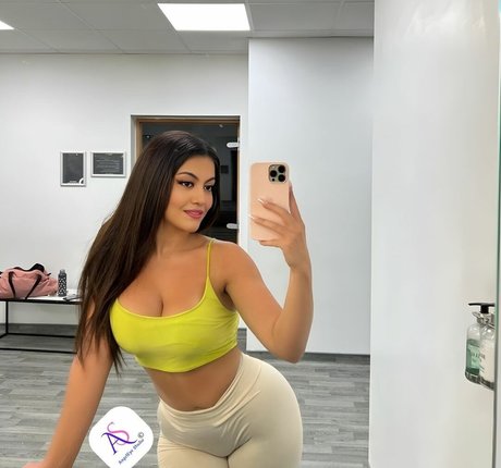 Avaia Shahani HDモデル 写真