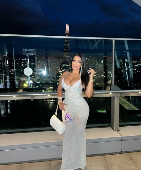 Avaia Shahani ポルノスター 高品質 画像