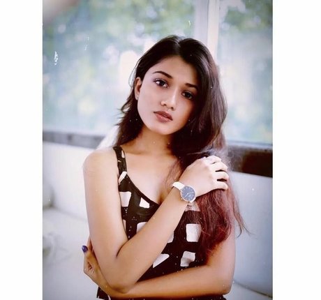 Ridhima Bisht エロティックモデル ギャラリー