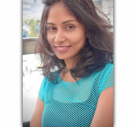 Shivani HDモデル 画像