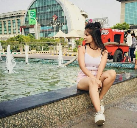 Anjali Gupta セクシーなポルノスター 画像