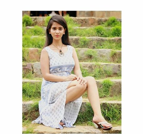 Anjali Gupta 裸のスター 写真