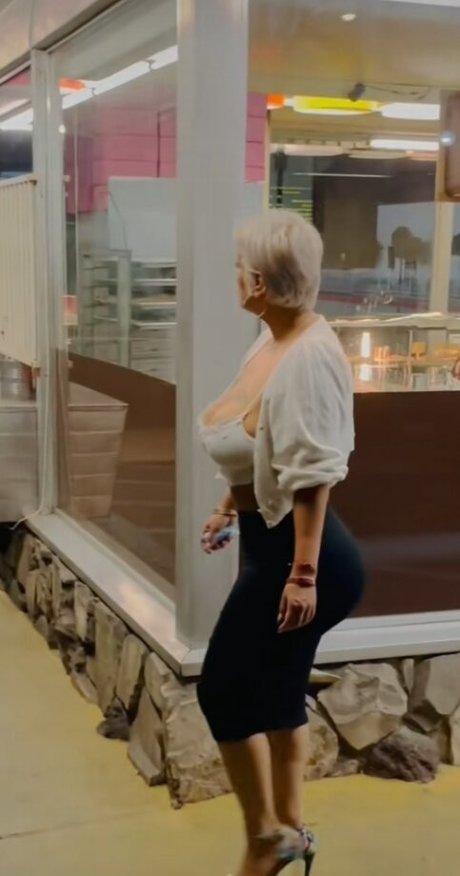 ボディビルダーヌードオンリーファンズ ホットセクシー 写真