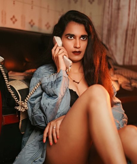 Foxy Queen 裸の女優 写真