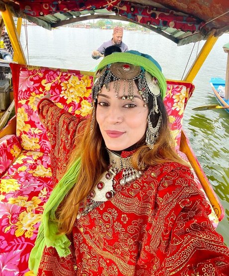 Akshita Dutta 無料モデル 写真