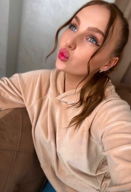 Squirtteen ポルノスター 裸 写真