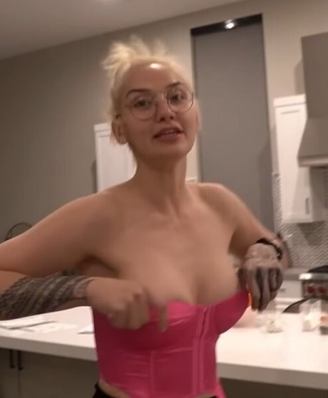 Geovanna Antoinette 美しい女優 ギャラリー