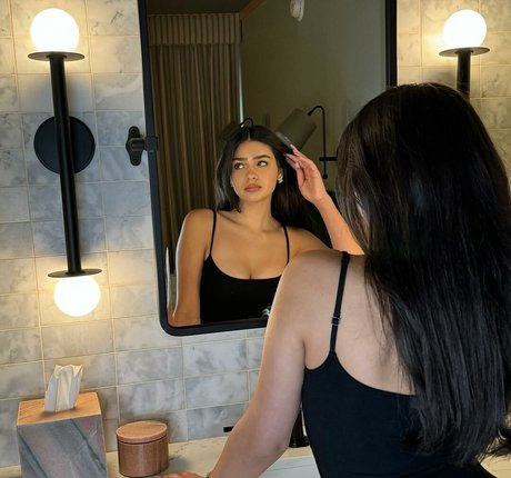 40歳のオンリーファンズ ホット裸 画像