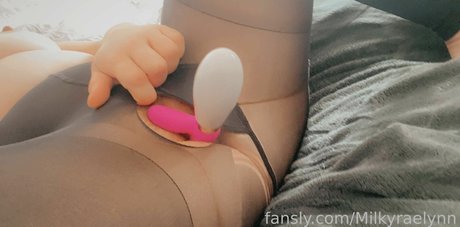 Milkyraelynn ポルノスター 写真