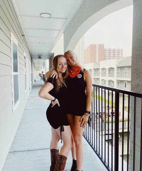 巨乳ランジェリーオンリーファンズ ホットセクシー 写真