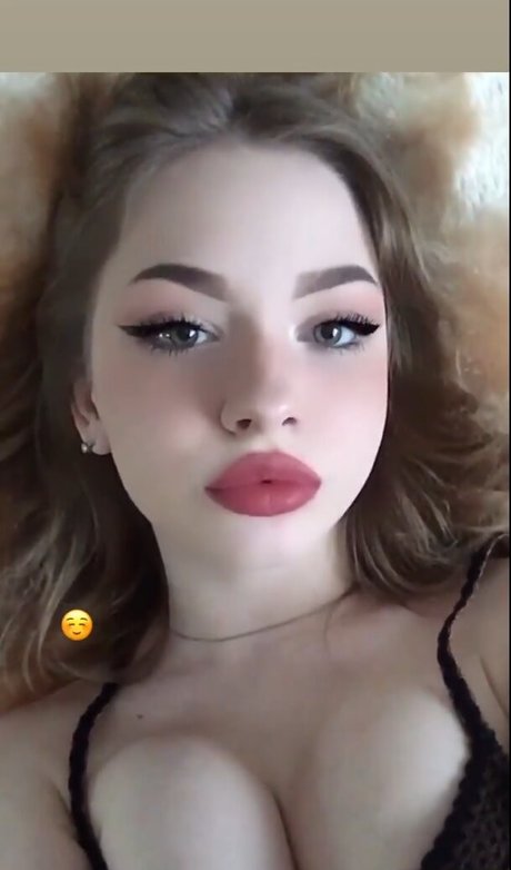 katrlvinaa ポルノ女優 写真