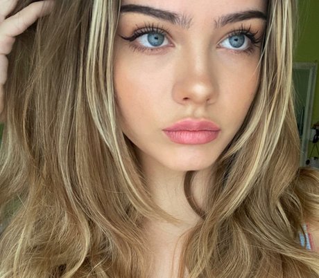 Sara Crumbleleg かわいいスター ギャラリー