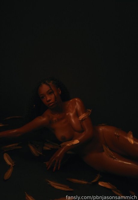 大きなプッシー唇オンリーファンズ ポルノ 写真