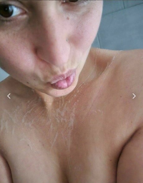 Annoyed Wifey セクシーなポルノスター 写真