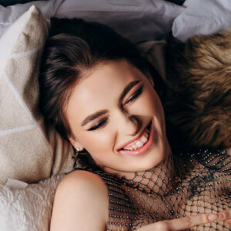 Emmy Elfie スター ヌード 写真