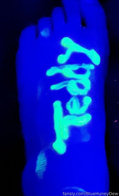 アジア人の足 オンリーファンズ エロ 画像