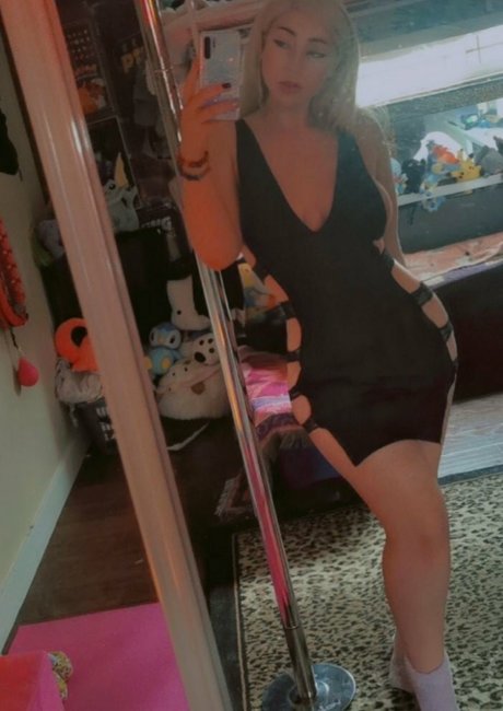 ティーンアナルディルドオンリーファンズ ホットポルノ 写真