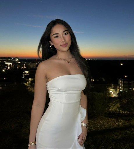 Nikki Cheng ヌードモデル 写真