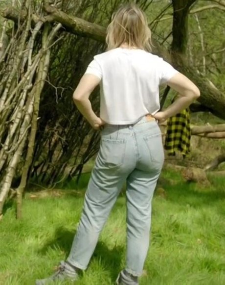 Lou Sanders ポルノスター ヌード 写真