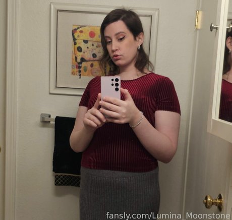 Lumina Moonstone 最高のスター ギャラリー